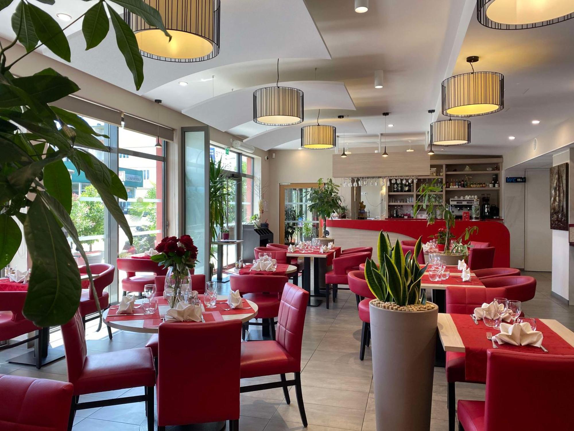 Brit Hotel Brive La Gaillarde - Restaurant La Limousine Malemort Ngoại thất bức ảnh